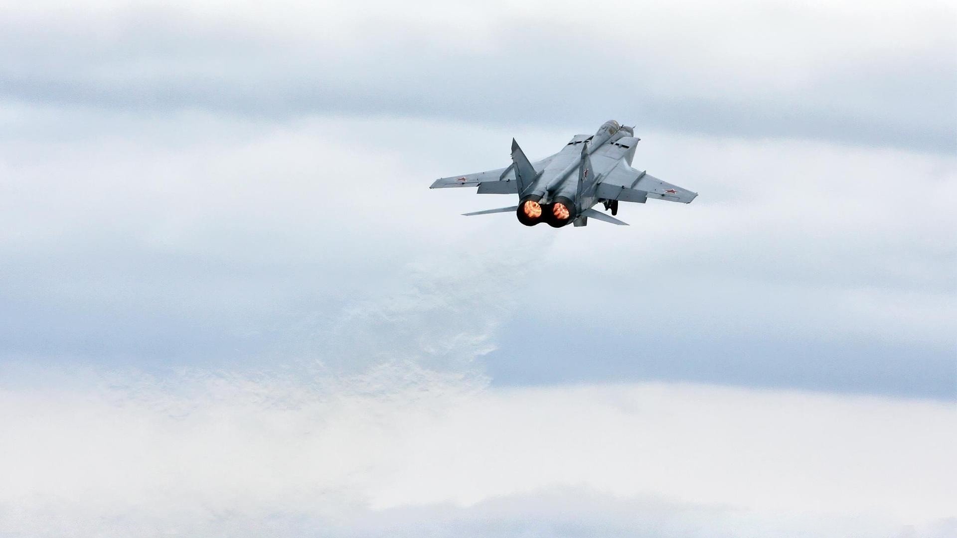 库里：从无名到巅峰，“水花兄弟”的逆袭之路！，库里是水还是花